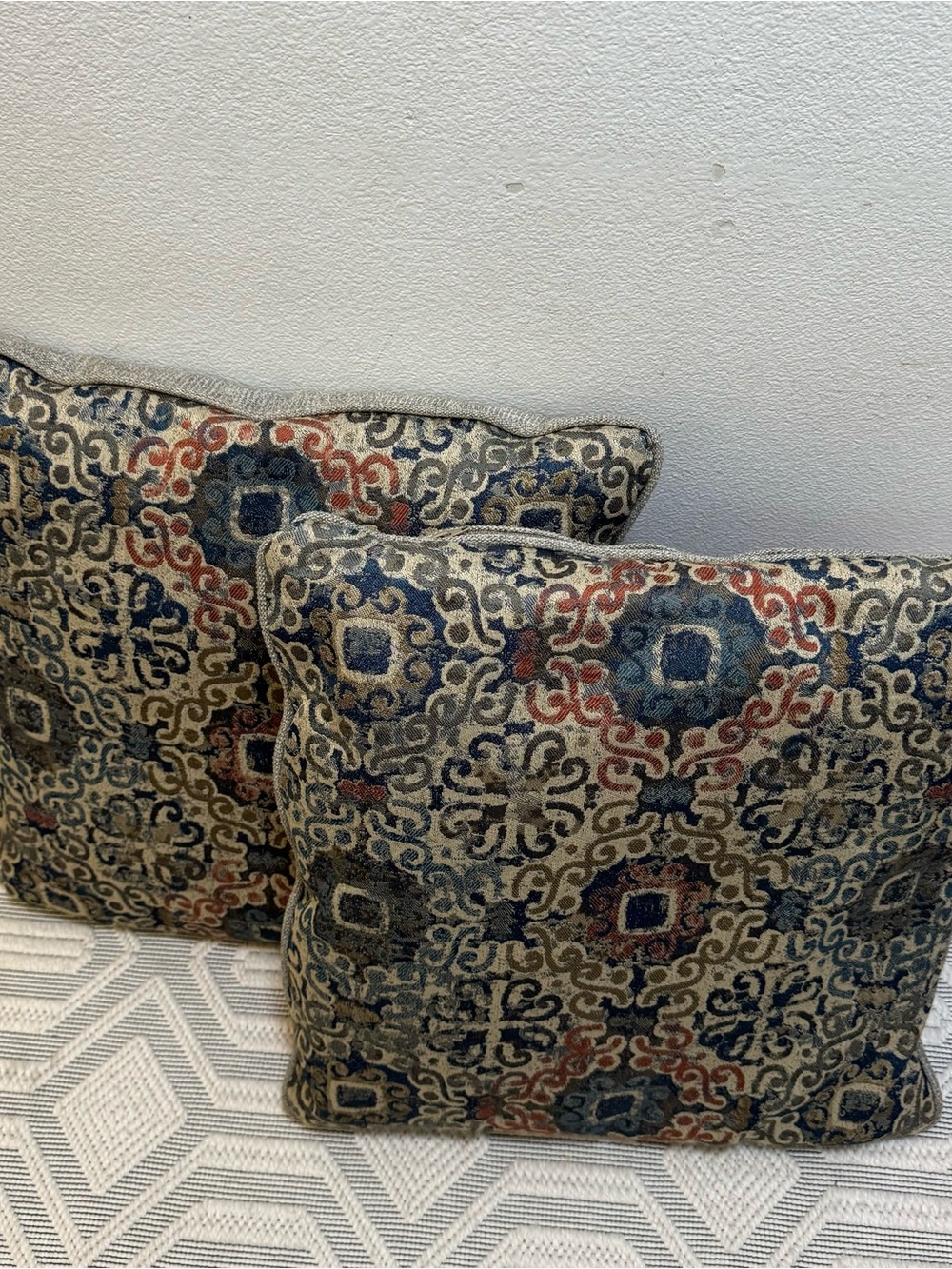 Set of 2 Tapestry Decorative Throw Pillows Blue Red Medallion Accent Cushions
